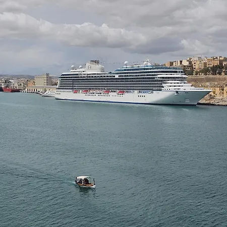Sea View Over Valletta Harbour 3 Bedrooms 2 S4 *