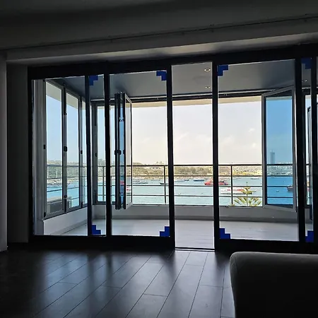 Sea View Over Valletta Harbour 3 Bedrooms 2 S4 *