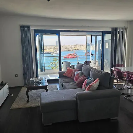 Sea View Over Valletta Harbour 3 Bedrooms 2 S4