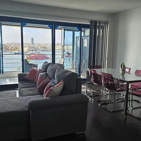 Sea View Over Valletta Harbour 3 Bedrooms 2 S4 Appartement