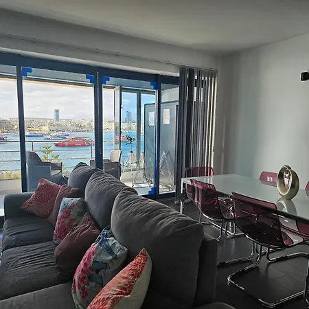 Sea View Over Valletta Harbour 3 Bedrooms 2 S4 *