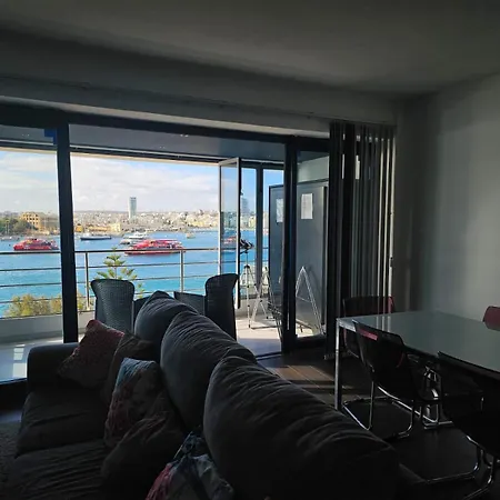 Sea View Over Valletta Harbour 3 Bedrooms 2 S4 * Sliema