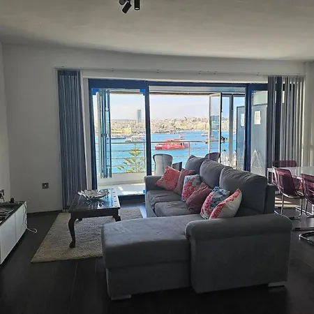 Sea View Over Valletta Harbour 3 Bedrooms 2 S4 Appartement