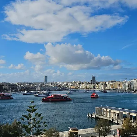 Sea View Over Valletta Harbour 3 Bedrooms 2 S4 Apartment