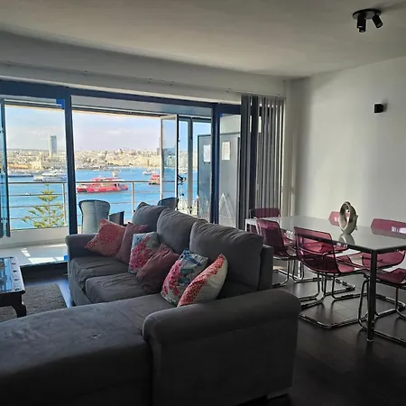 Sea View Over Valletta Harbour 3 Bedrooms 2 S4 Appartement
