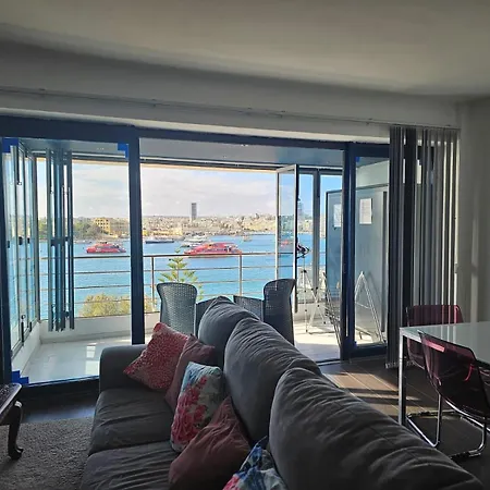 Sea View Over Valletta Harbour 3 Bedrooms 2 S4