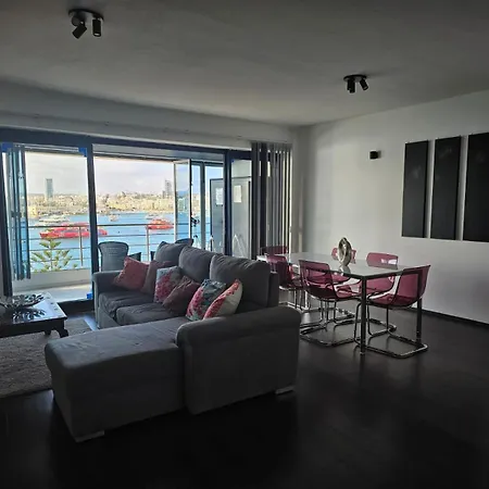 Sea View Over Valletta Harbour 3 Bedrooms 2 S4 Apartment Sliema