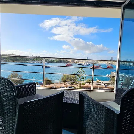 Sea View Over Valletta Harbour 3 Bedrooms 2 S4 Appartement