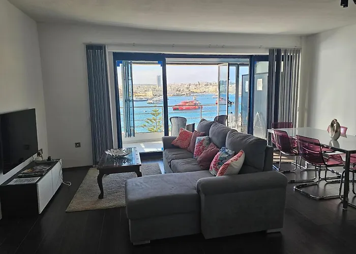 Sea View Over Valletta Harbour 3 Bedrooms 2 S4
