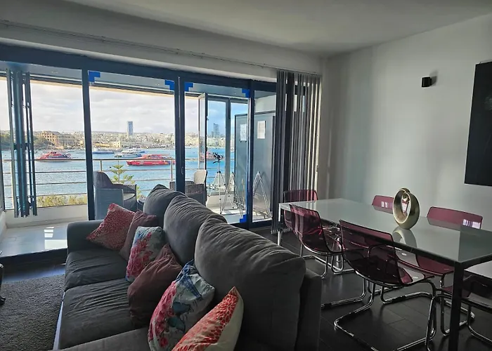 Sea View Over Valletta Harbour 3 Bedrooms 2 S4 *