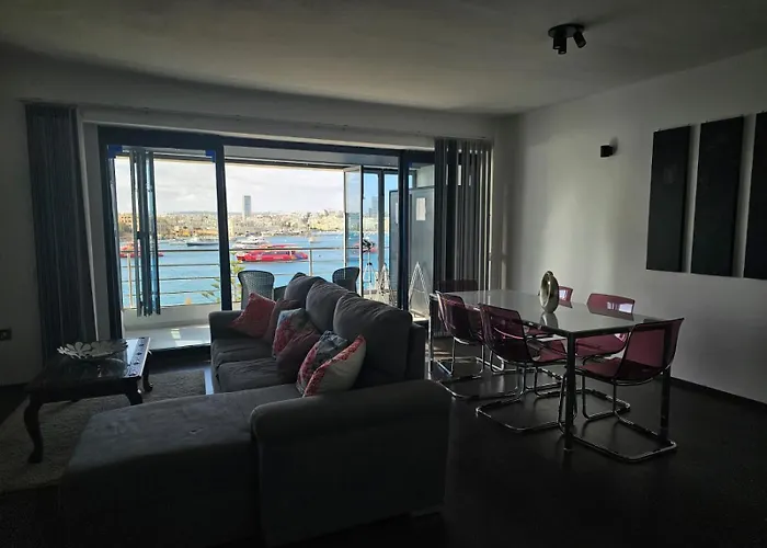 Sea View Over Valletta Harbour 3 Bedrooms 2 S4 Sliema