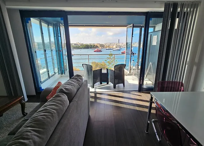 Sea View Over Valletta Harbour 3 Bedrooms 2 S4 *