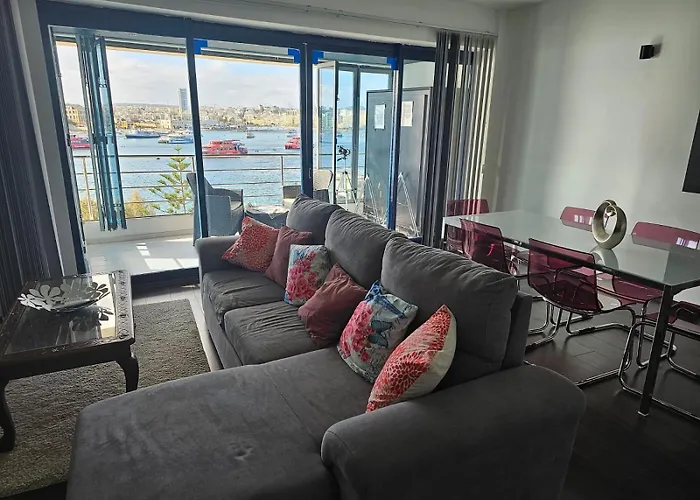 Sea View Over Valletta Harbour 3 Bedrooms 2 S4 *