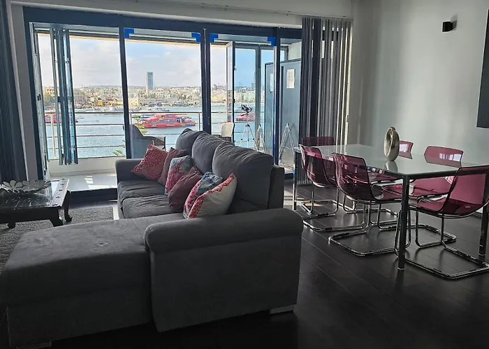 Sea View Over Valletta Harbour 3 Bedrooms 2 S4