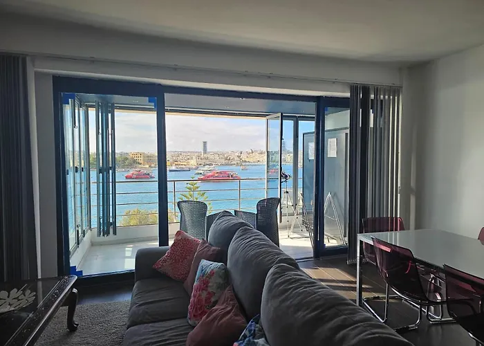 Sea View Over Valletta Harbour 3 Bedrooms 2 S4