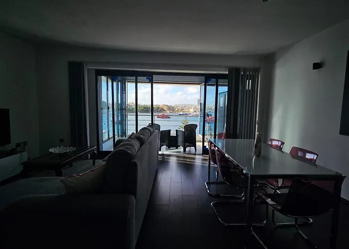 Sea View Over Valletta Harbour 3 Bedrooms 2 S4 Sliema