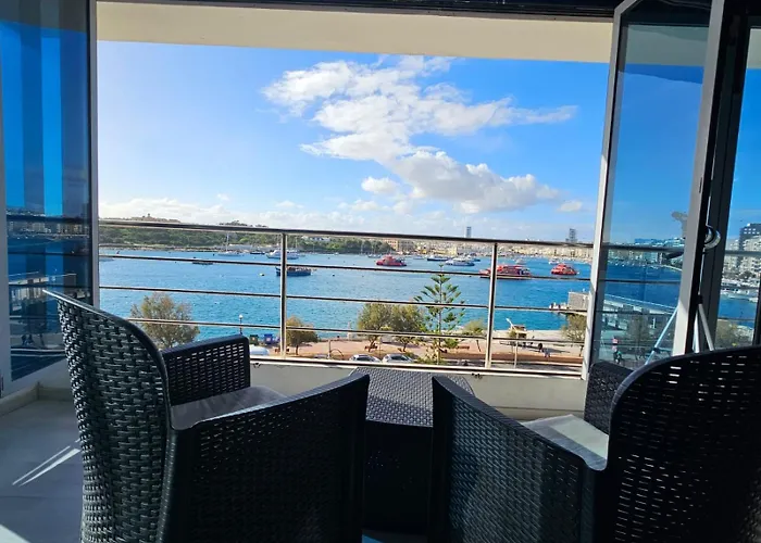 Sea View Over Valletta Harbour 3 Bedrooms 2 S4 아파트